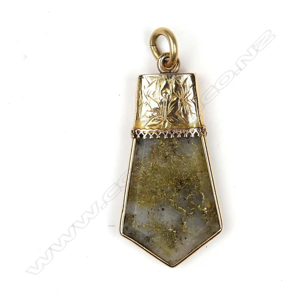A colonial 15ct gold and gold quartz pendant Image 1++