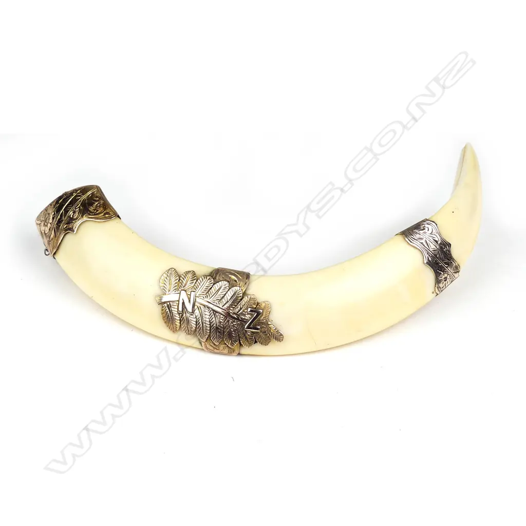 A colonial 9ct gold tusk brooch Image 1++