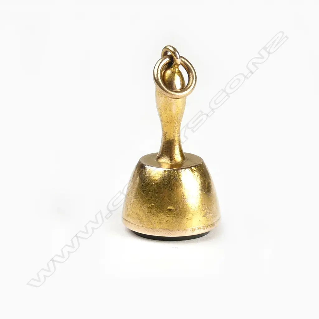 A Masonic 9ct gold and greenstone pendant Image 1++