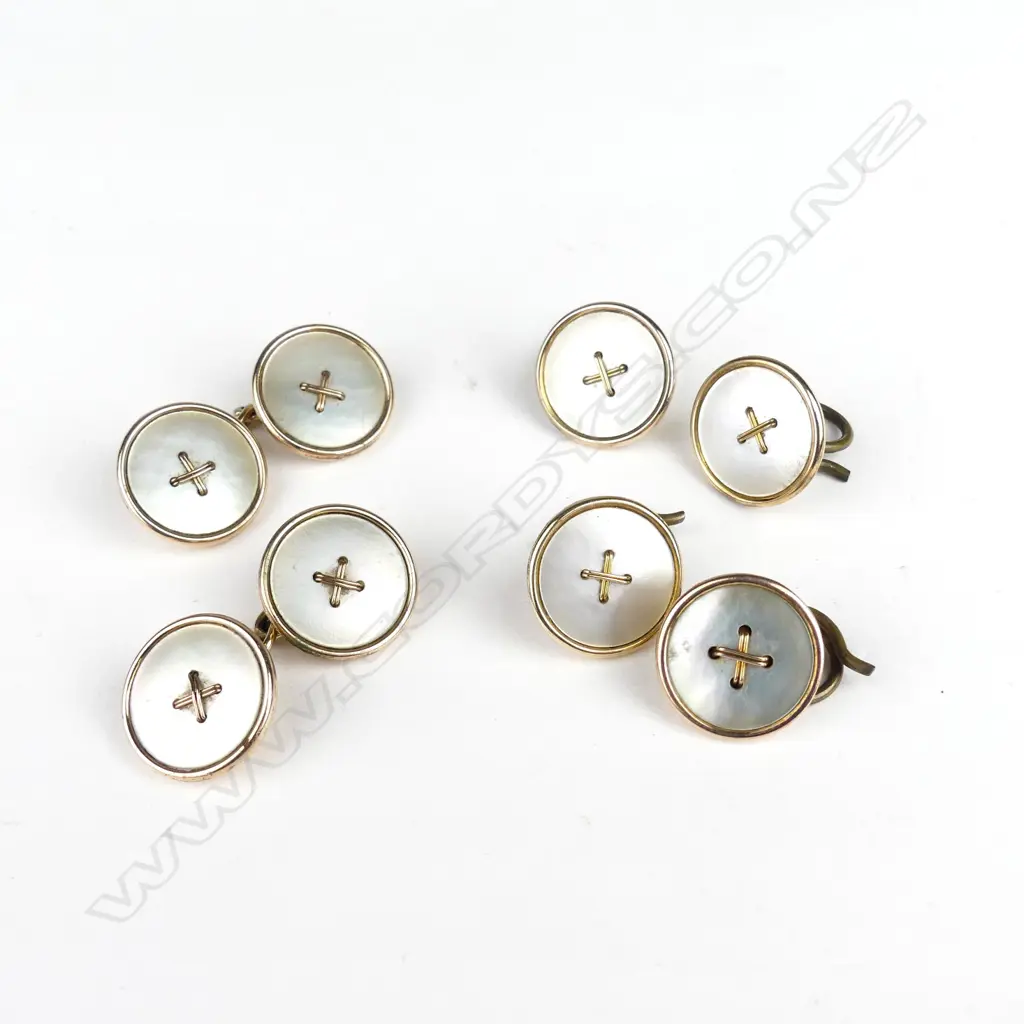A pair of 9ct rose gold and mother of pearl cuff links Image 1++
