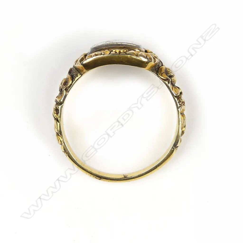 A Georgian 18ct gold mourning ring Image 1++