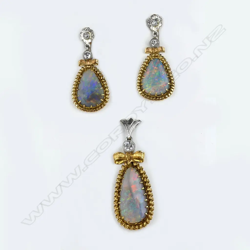 An early 20thC yellow gold opal and diamond pendant and earring suite Image 1++