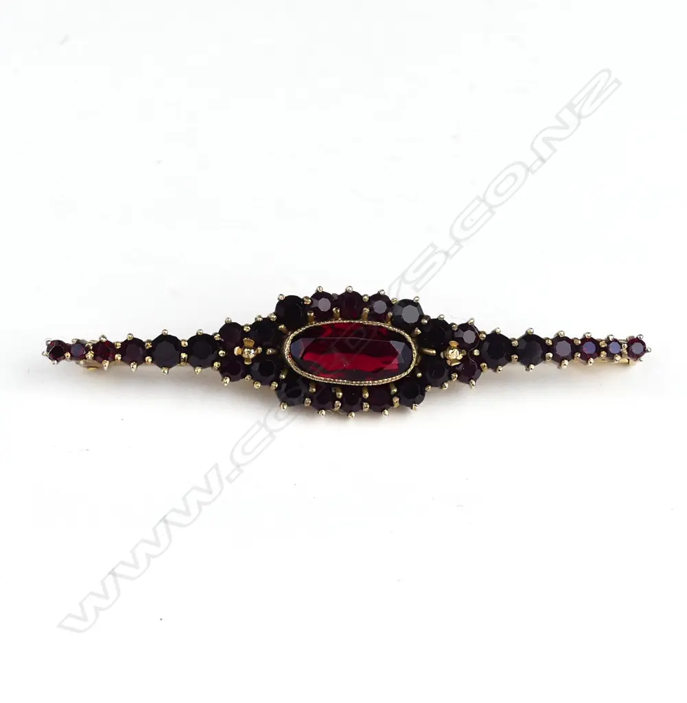 A 9ct gold and Bohemian garnet brooch Image 1++