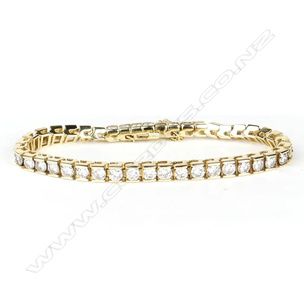 An 18ct yellow gold and diamond tennis bracelet and earring suite Image 1++