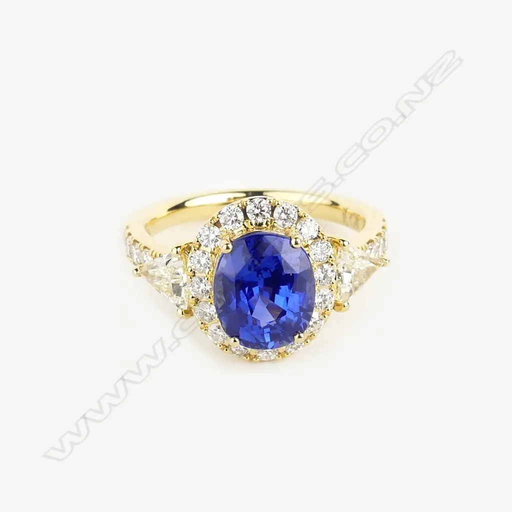 An 18ct gold natural 'cornflower blue' sapphire and diamond ring Image 1++