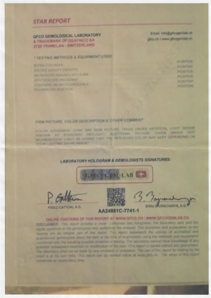 An 18ct gold natural 'cornflower blue' sapphire and diamond ring Image 1++