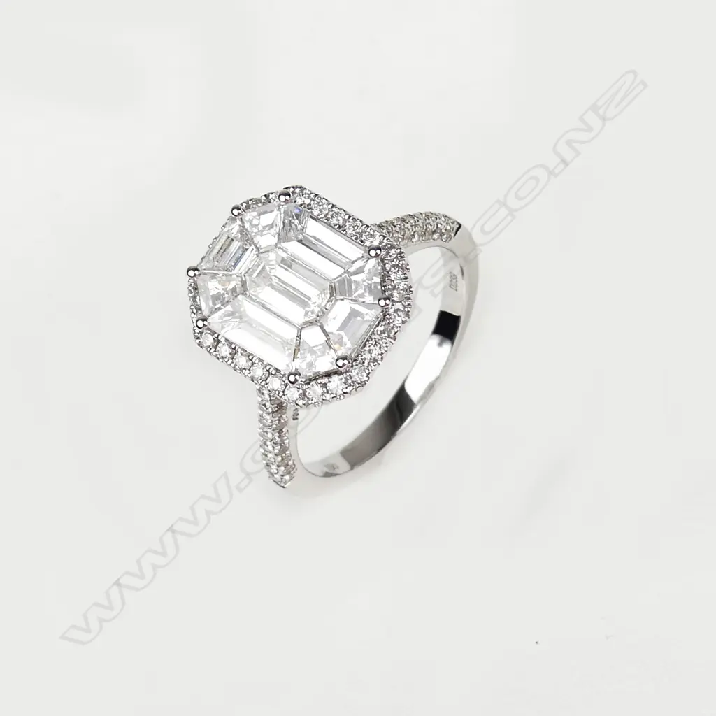 An 18ct. white gold large diamond cluster ring Image 1++