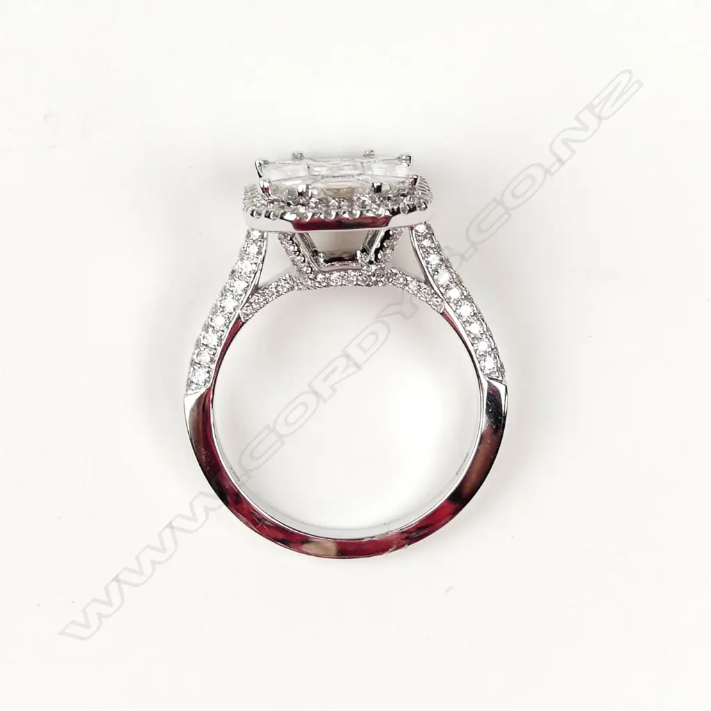 An 18ct. white gold large diamond cluster ring Image 1++