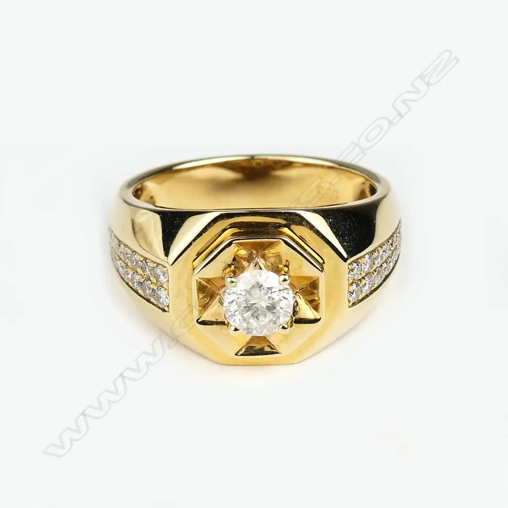 A 14ct yellow gold and diamond gents ring Image 1++
