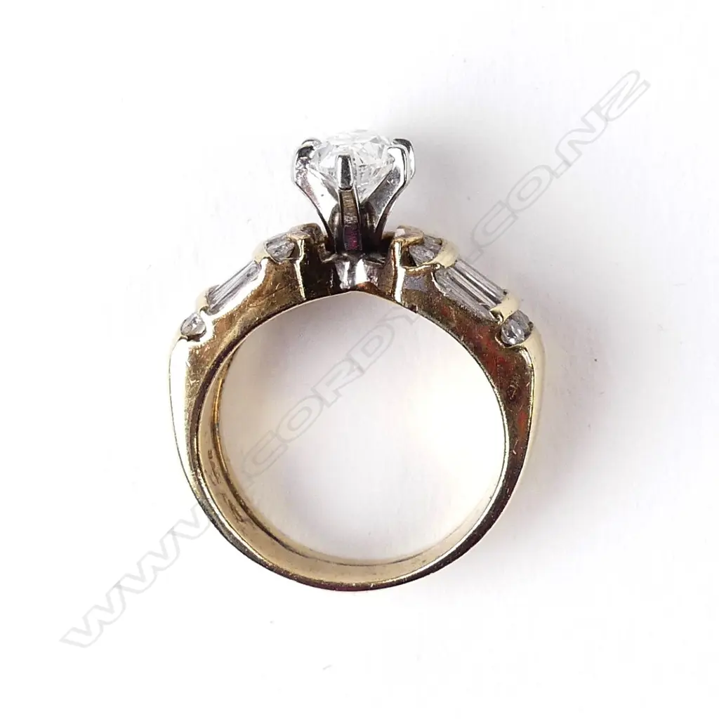 A 14ct gold and diamond wedding set Image 1++