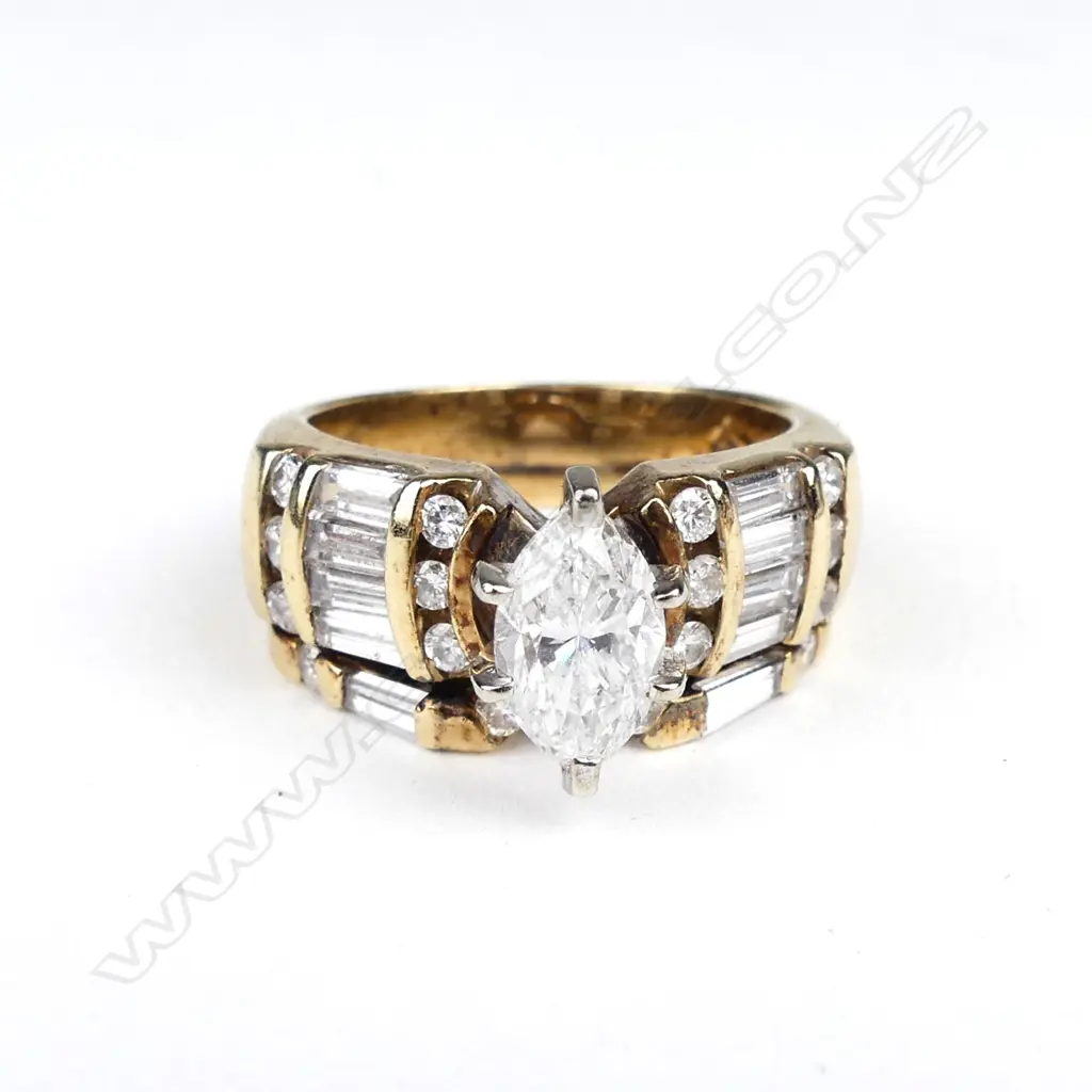 A 14ct gold and diamond wedding set Image 1++
