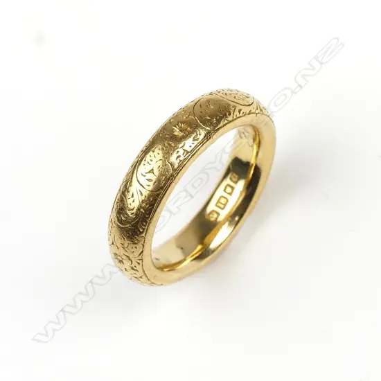A late Victorian 18ct gold band