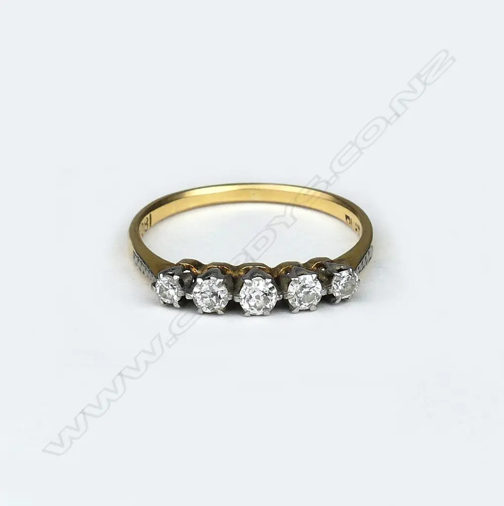 A vintage 18ct. yellow gold and five stone diamond ring Image 1++