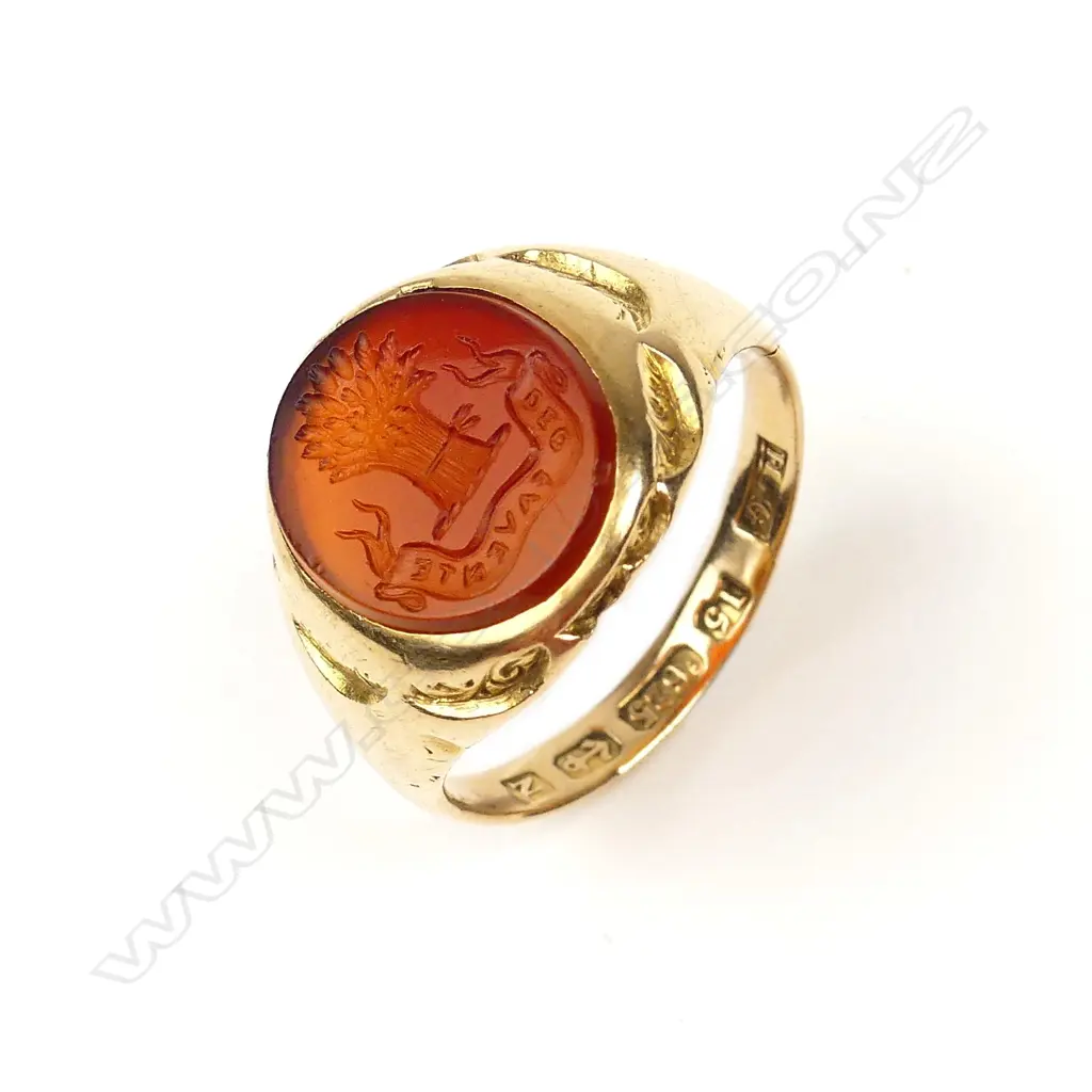 A Victorian 18ct. yellow gold seal ring Image 1++