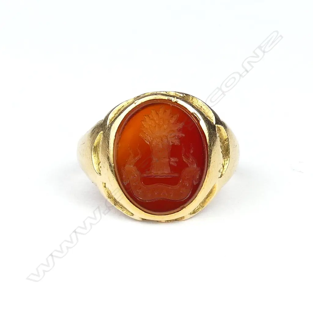 A Victorian 18ct. yellow gold seal ring Image 1++