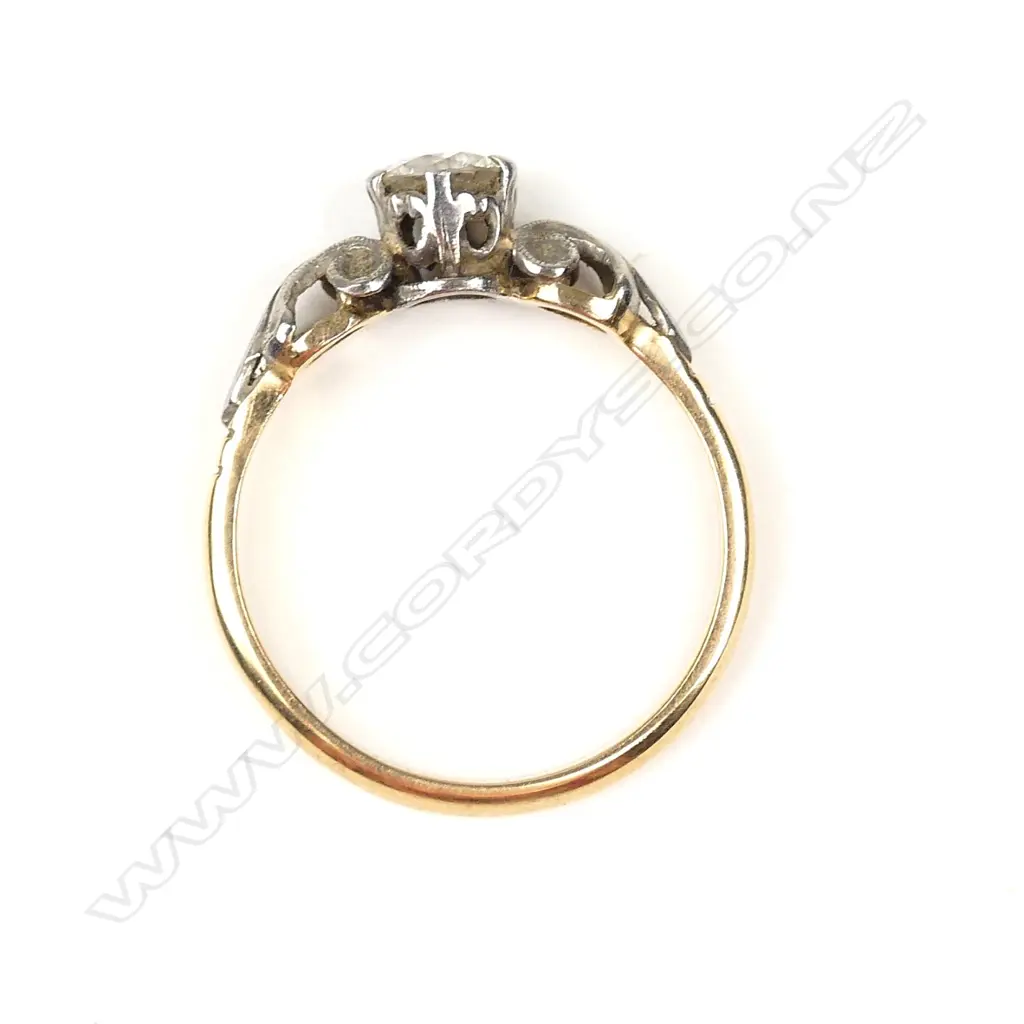 A vintage 18ct. gold solitaire diamond ring Image 1++