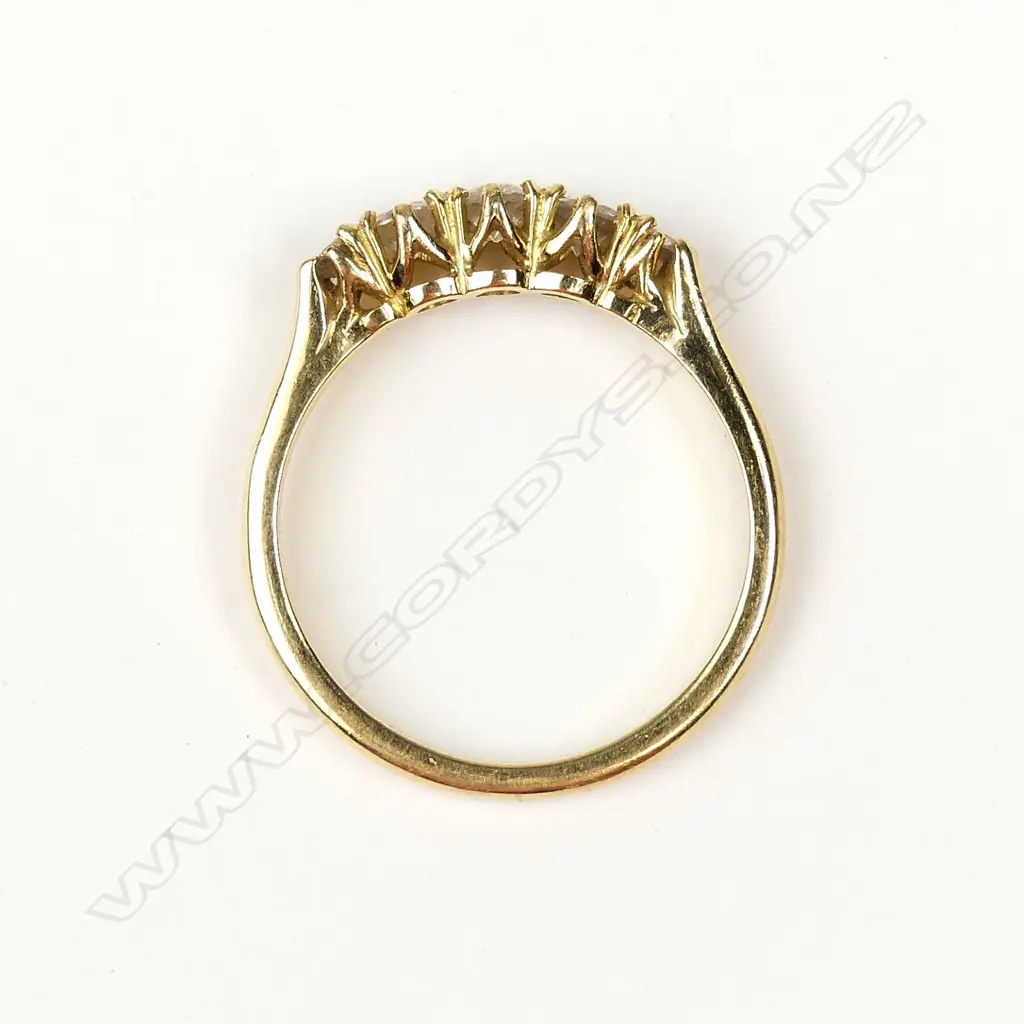 A vintage 18ct. gold five stone diamond ring Image 1++