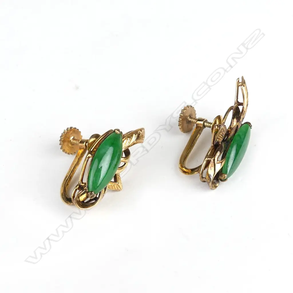 A pair of vintage 14ct gold and jade earrings Image 1++