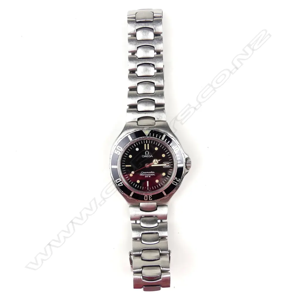 An Omega Seamaster Professional 200M quartz wristwatch Image 1++