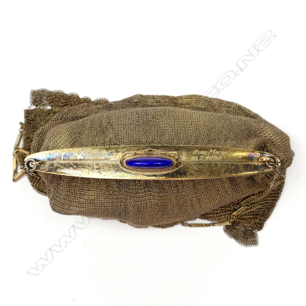 A late 19thC Continental .925 silver gilt mesh evening purse Image 1++