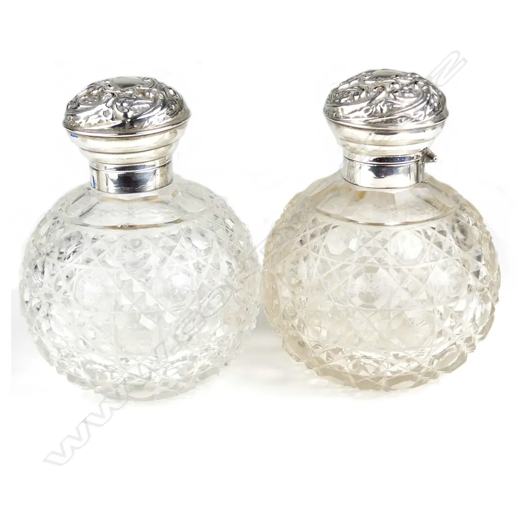 A pair of Edwardian silver and cut crystal scent bottles Image 1++