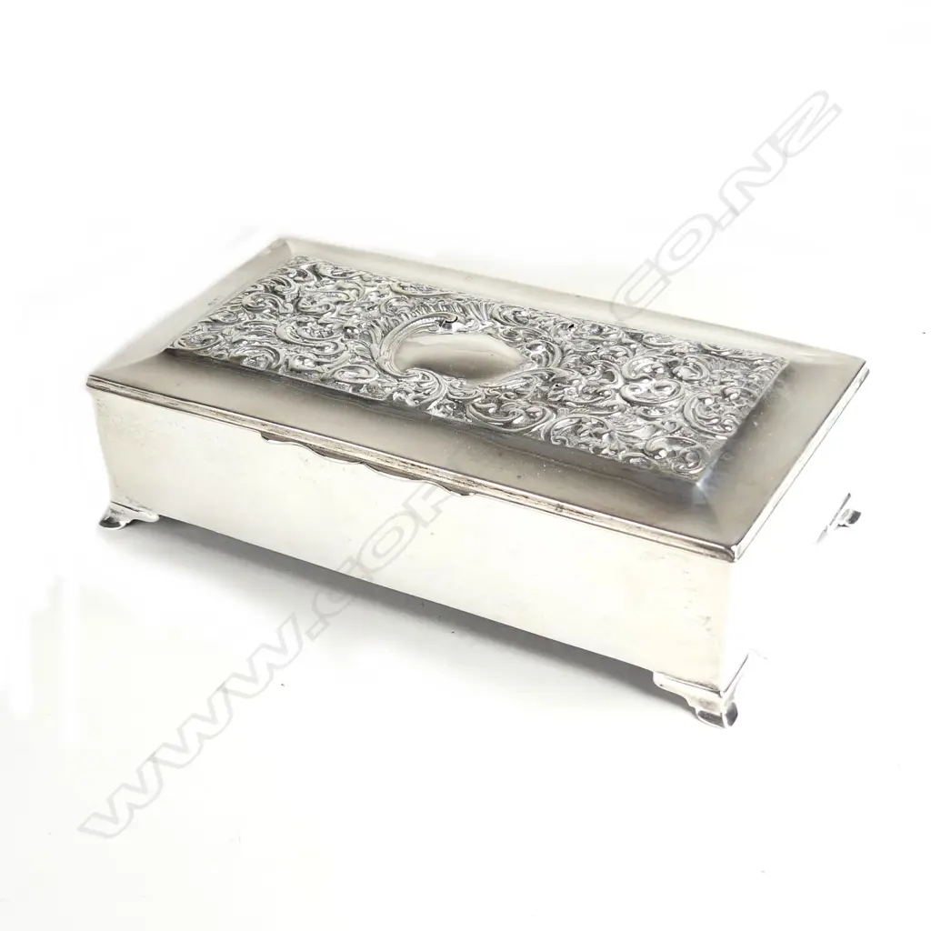 An Edwardian silver jewellery box Image 1++