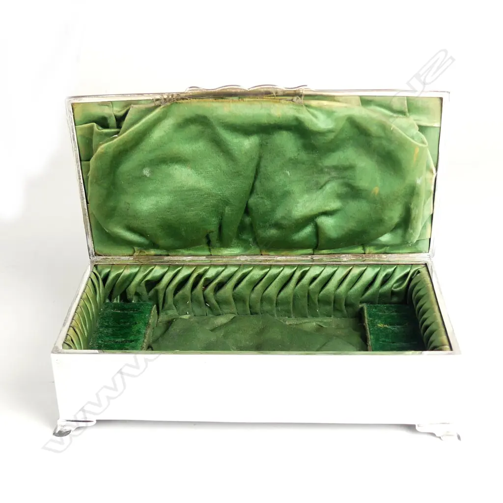 An Edwardian silver jewellery box Image 1++