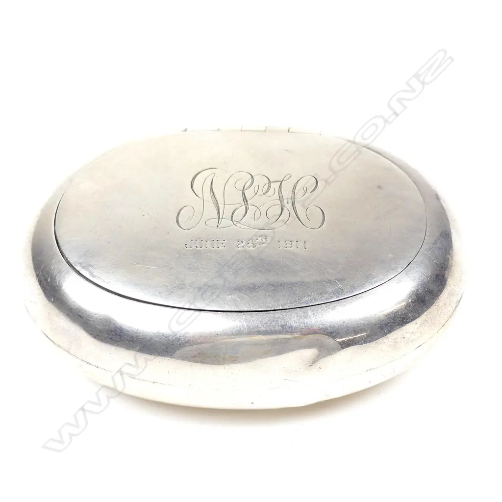 An Edwardian silver snuff box Image 1++