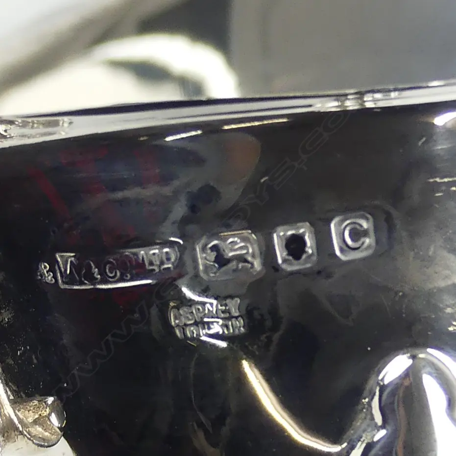 A silver sauce boat Image 1++