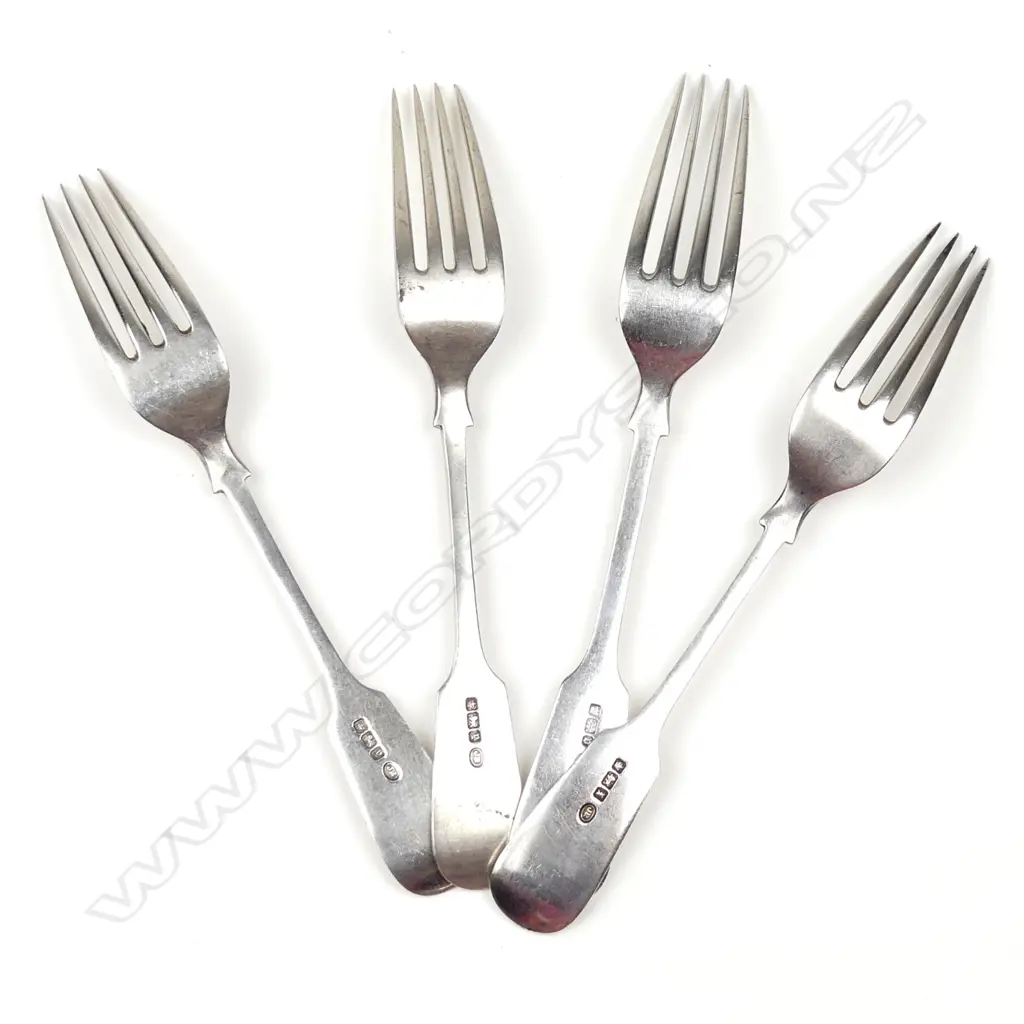 Four silver dessert forks Image 1++