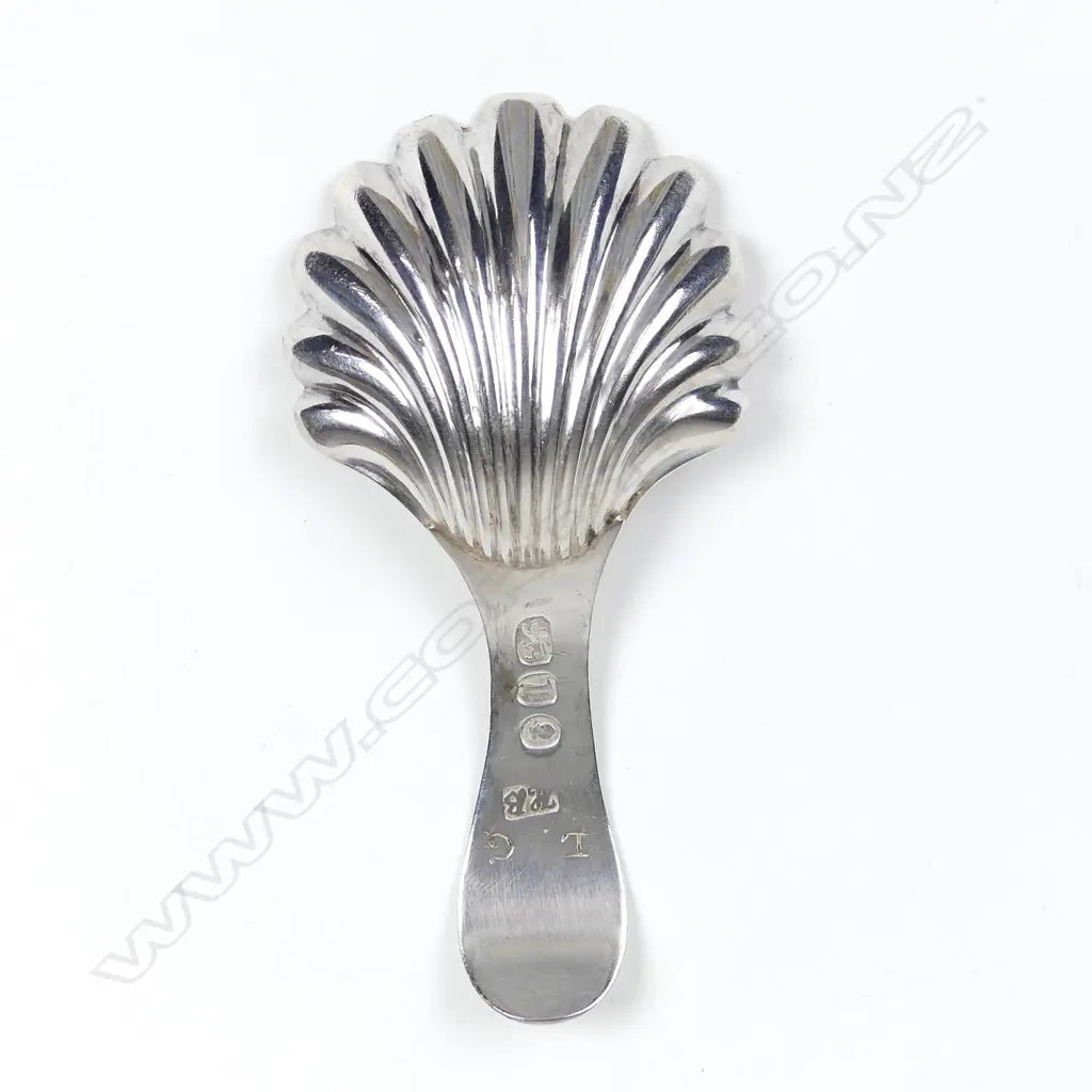 A George III silver caddy spoon Image 1++