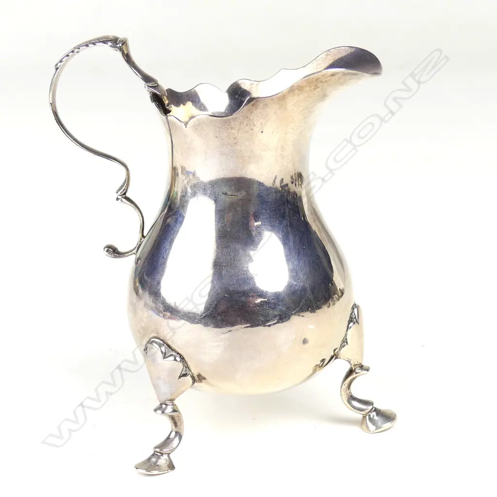An Irish silver pear shape creamer Image 1++