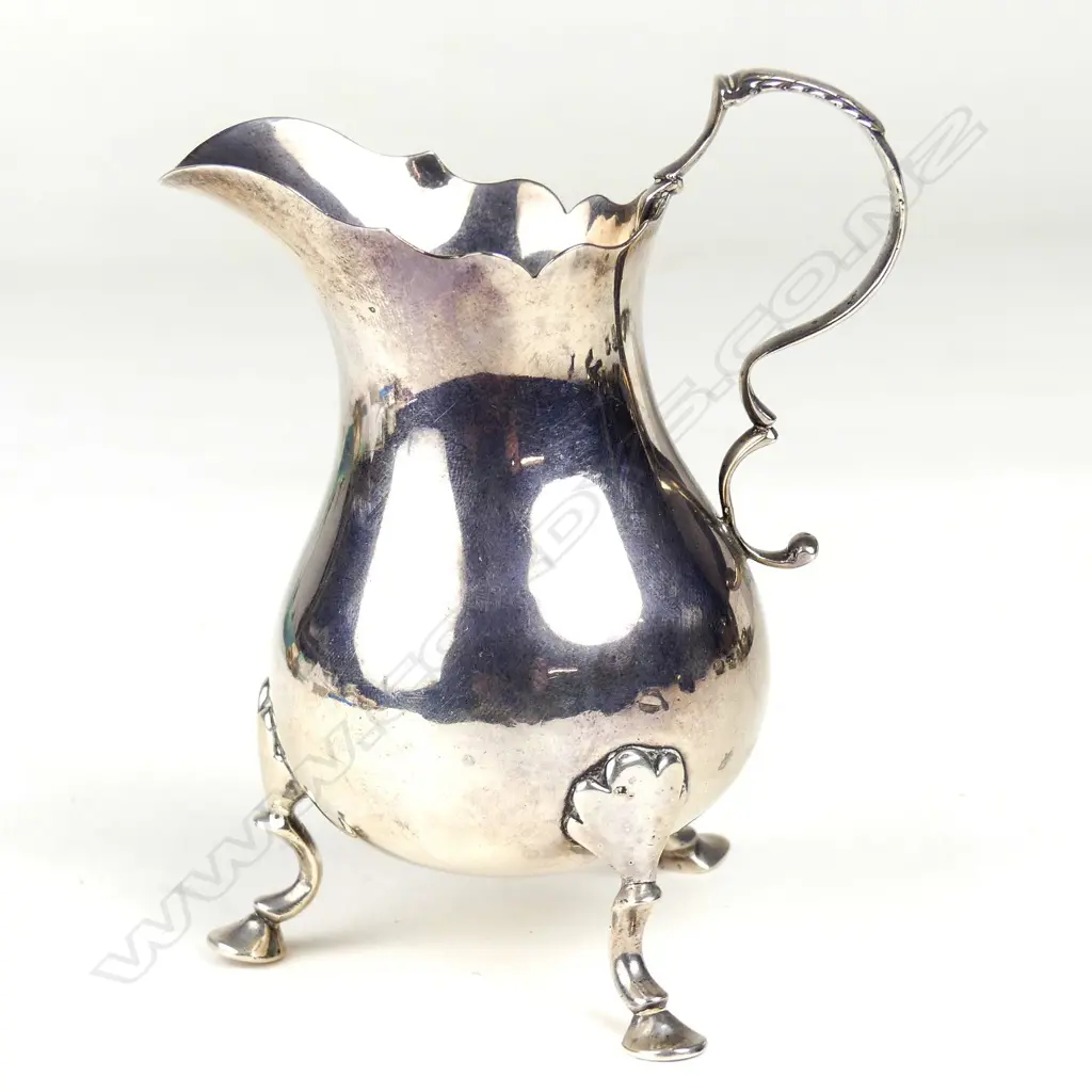 An Irish silver pear shape creamer Image 1++