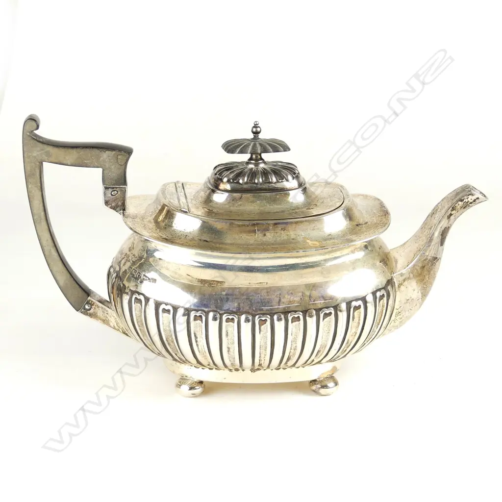 A Georgian Revival silver teapot Image 1++