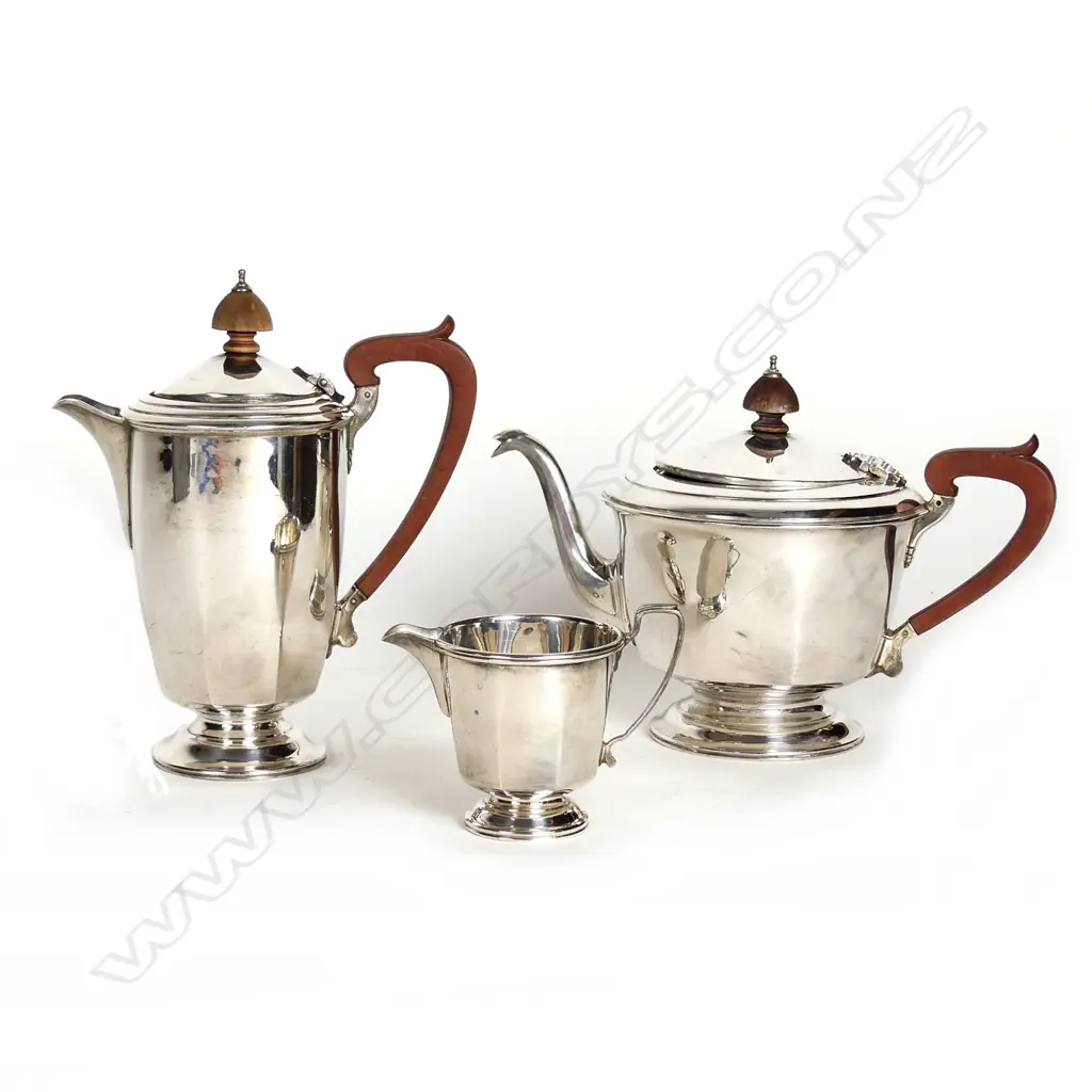 A three piece silver tea set Image 1++