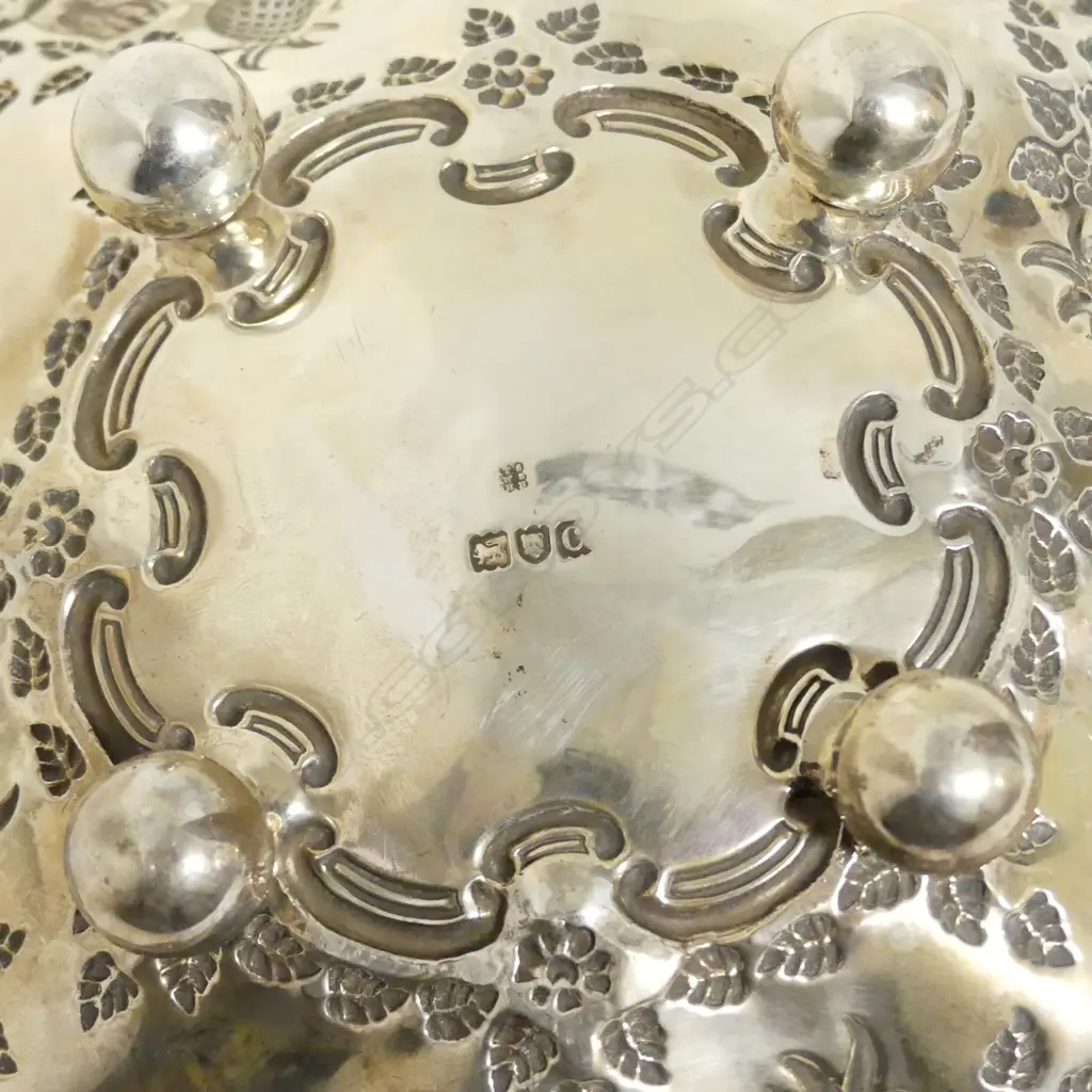A Victorian silver fruit basket Image 1++