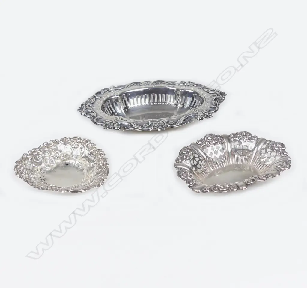 Three silver bonbon dishes Image 1++