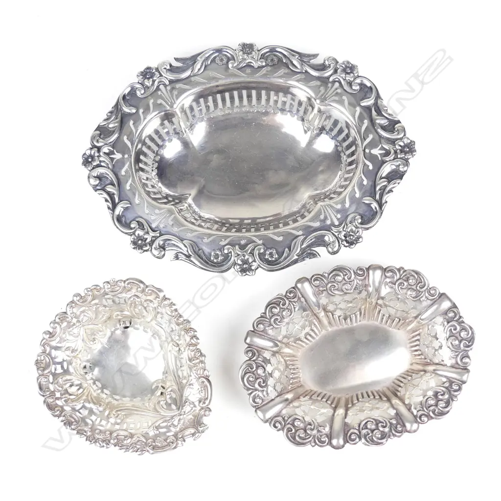 Three silver bonbon dishes Image 1++