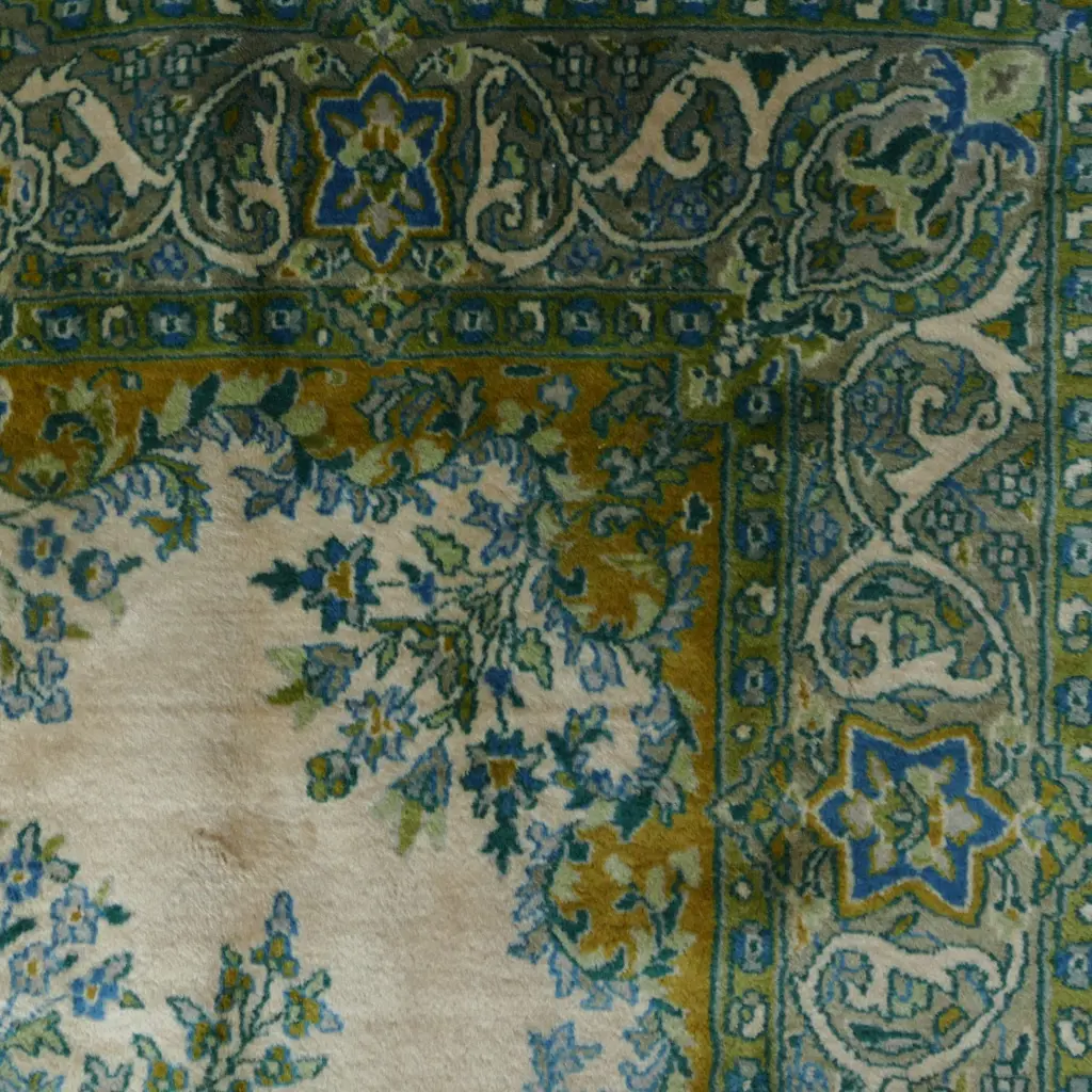 A Kerman hand knotted rug Image 1++