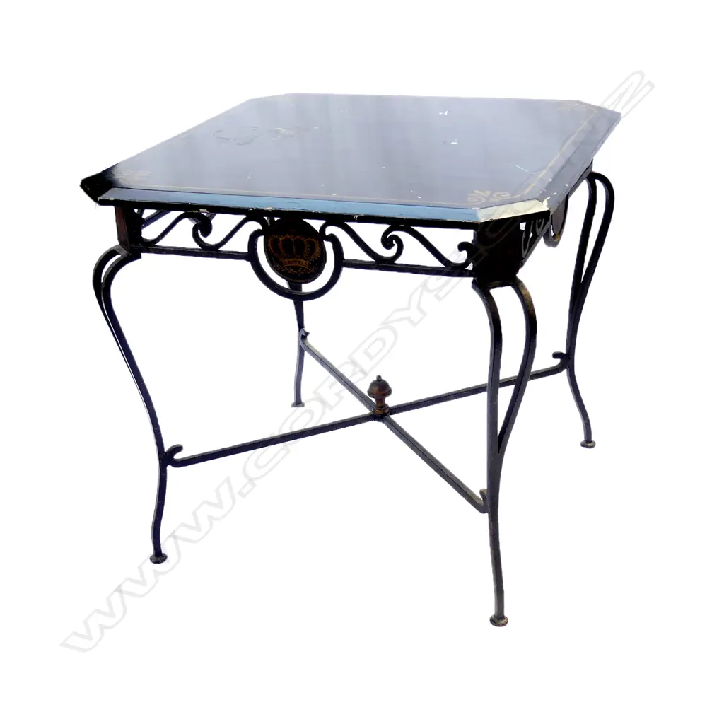 A French style occasional table Image 1++