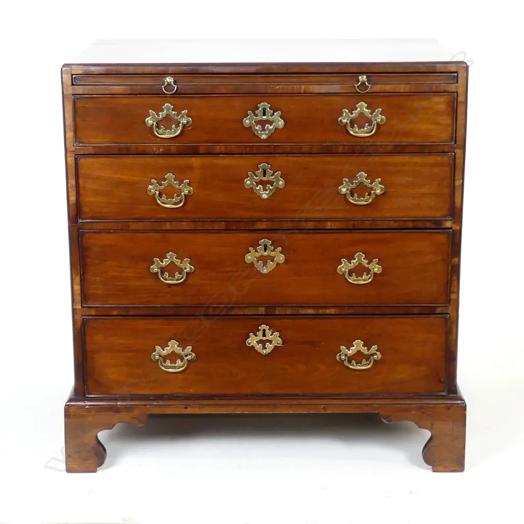 A George III mahogany bachelor’s chest Image 1++