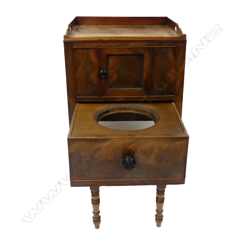A Georgian mahogany bedside table Image 1++