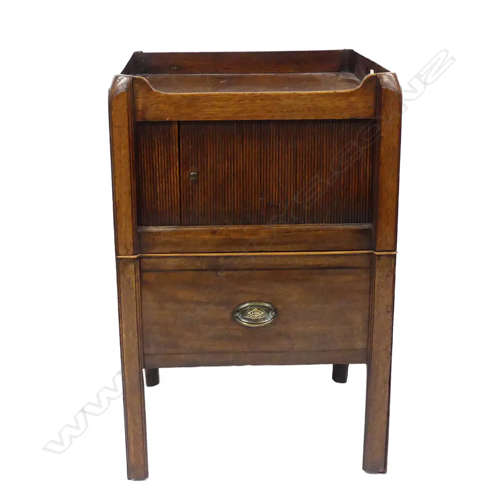 A Georgian mahogany bedside cabinet Image 1++