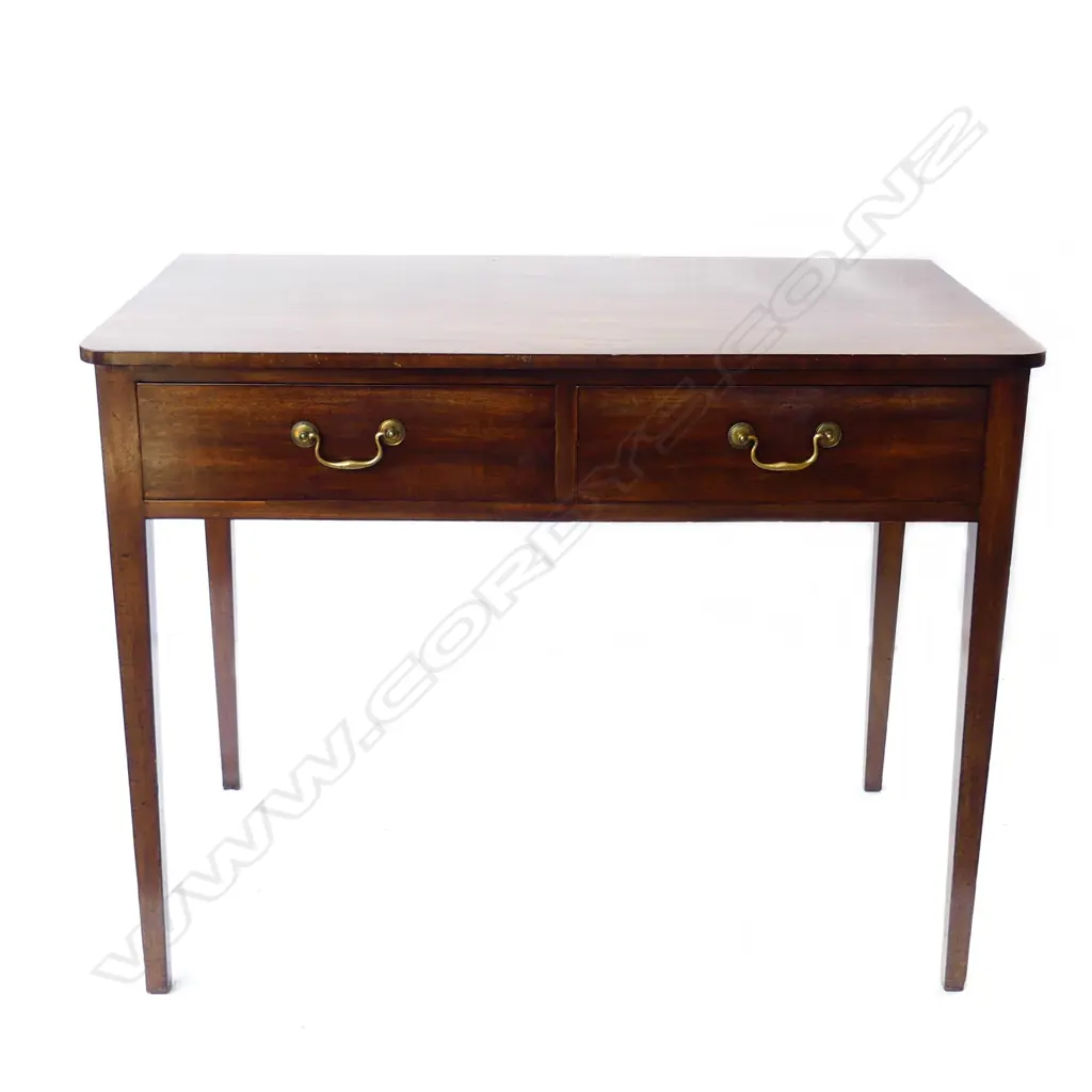 A mahogany Georgian hall table Image 1++