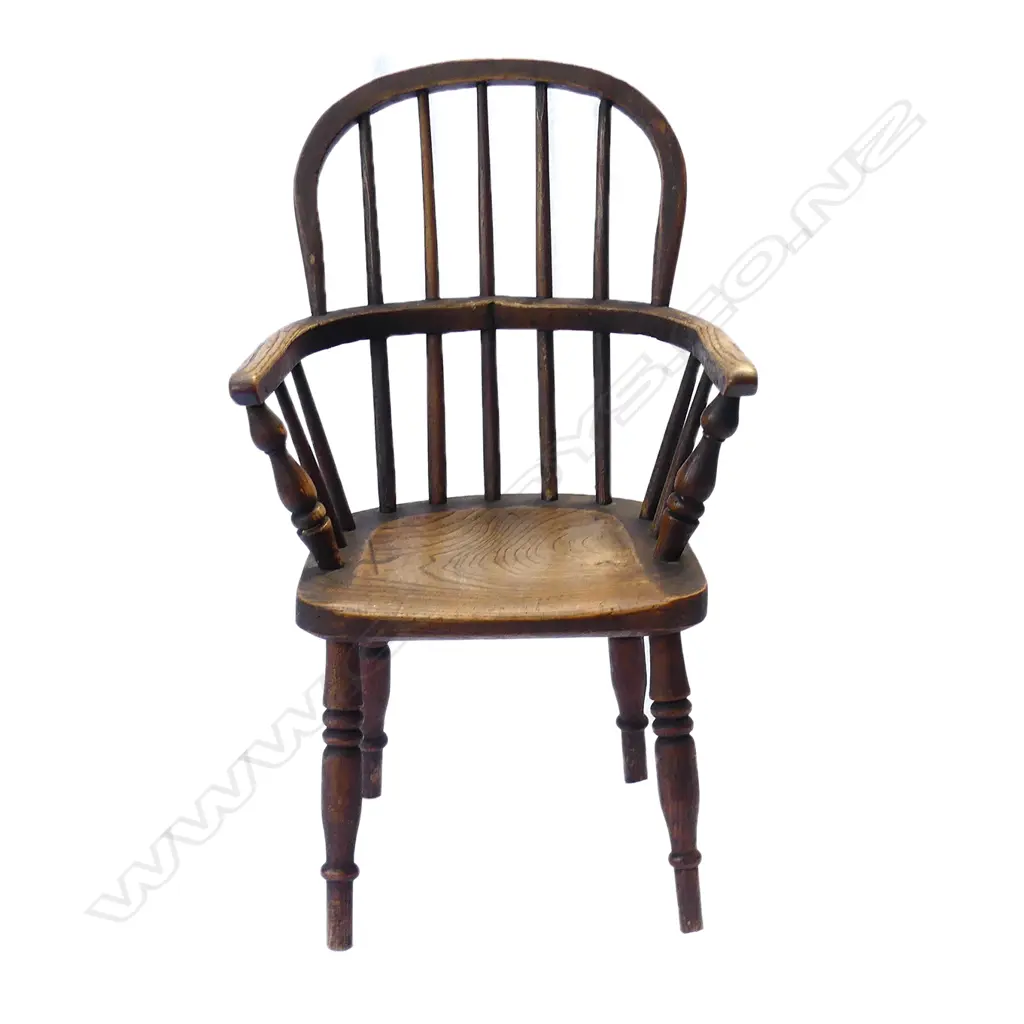 An elm child's Windsor chair Image 1++