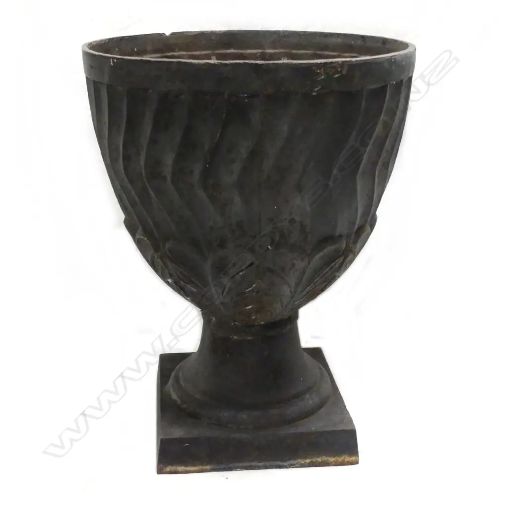 A vintage cast iron garden urn Image 1++