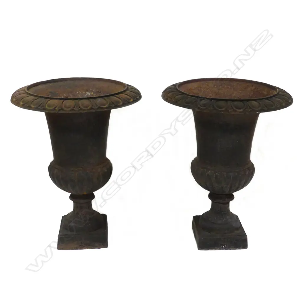 A pair of vintage cast iron garden urns Image 1++