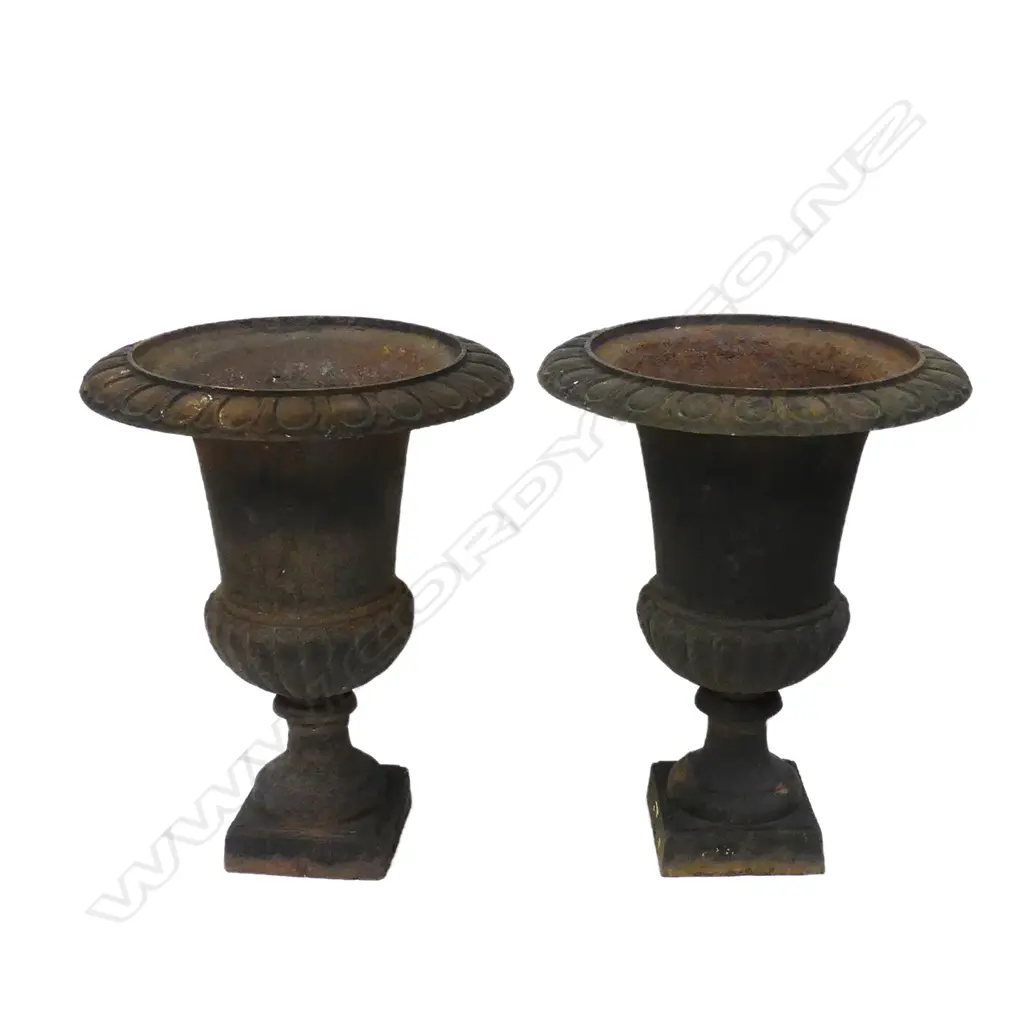 A pair of vintage cast iron garden urns Image 1++