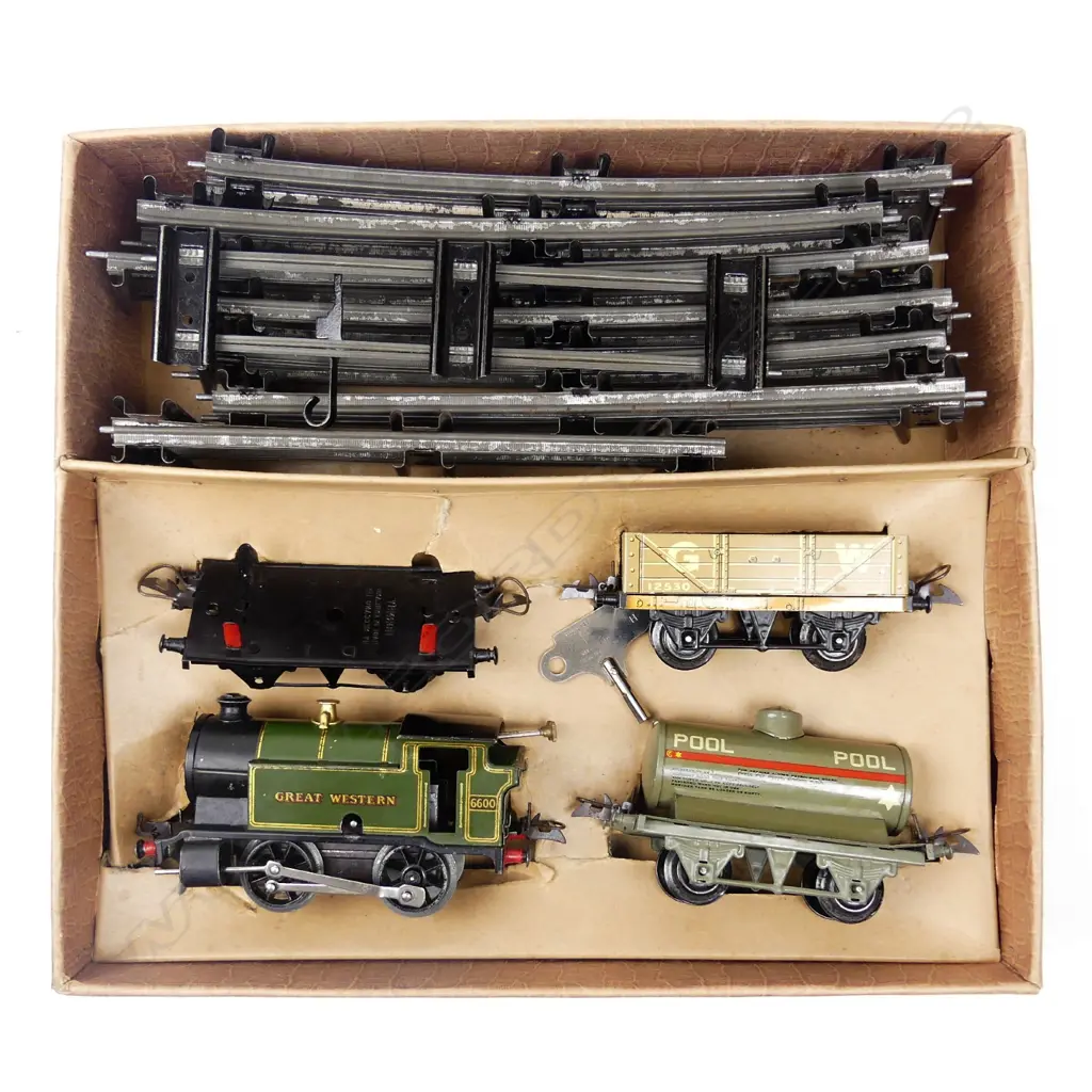 A Hornby O-gauge clockwork No.201 Tank Goods Set Image 1++