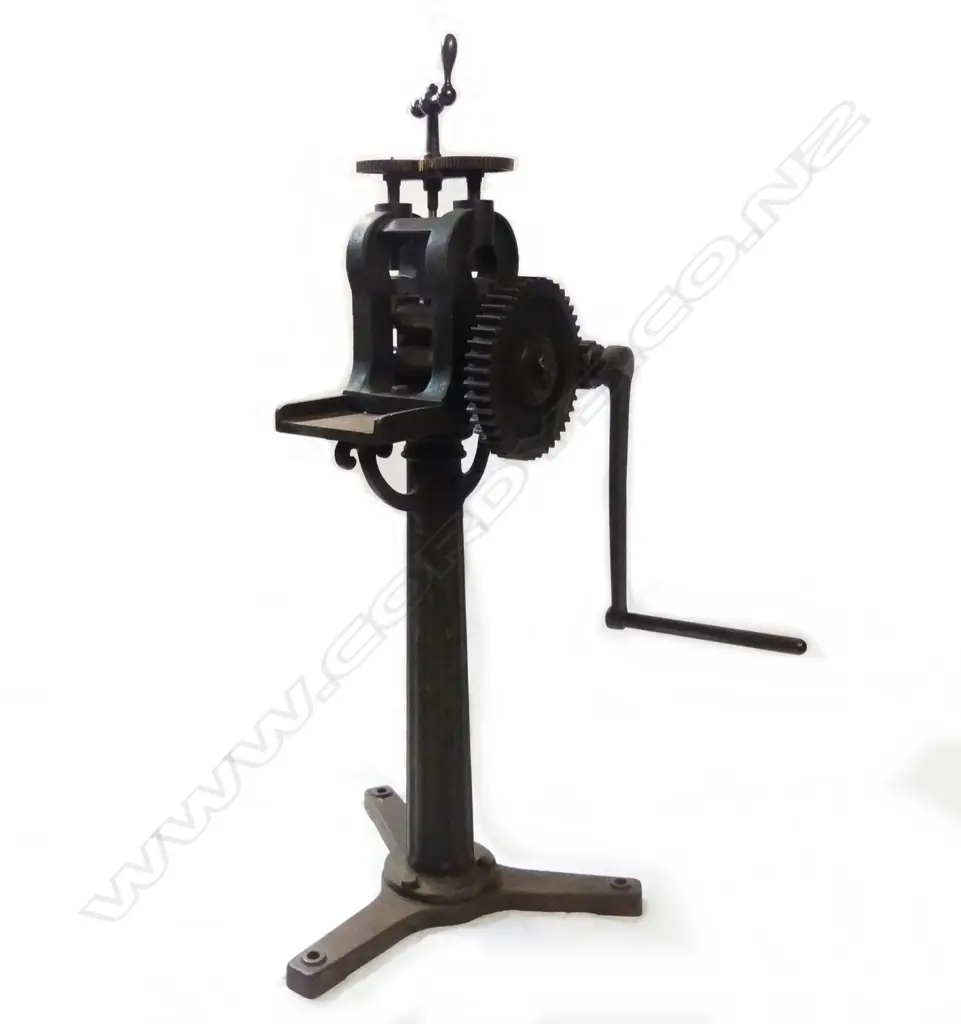 A Victorian cast iron silver roller mill Image 1++